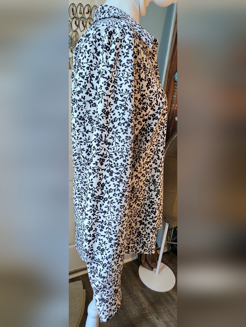 UNTUCKit Nora Button-Down Women's 10 White w/ Black Floral Leaf Print Stretchy - Picture 5 of 12